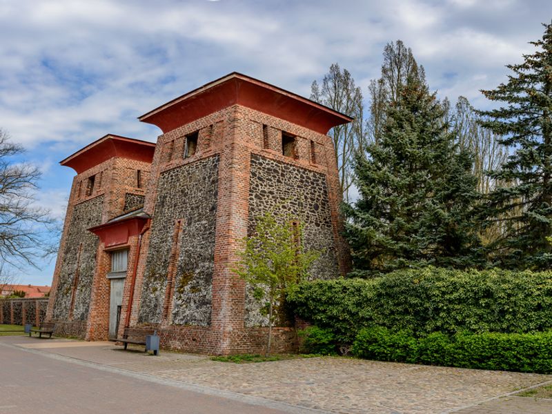 Glockentürme am Friedhof Ludwigslust | © ebenart - stock.adobe.com