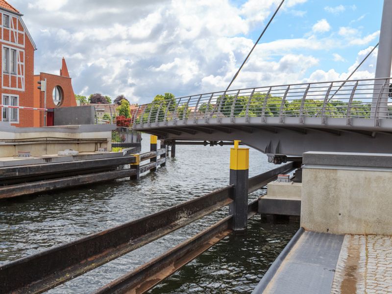 Drehbrücke Malchow in Aktion | © HeinzWaldukat - stock.adobe.com