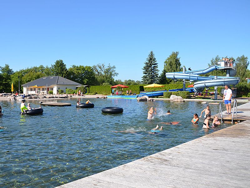 Schwimmbecken im Naturerlebnisbad | © Hansestadt Demmin