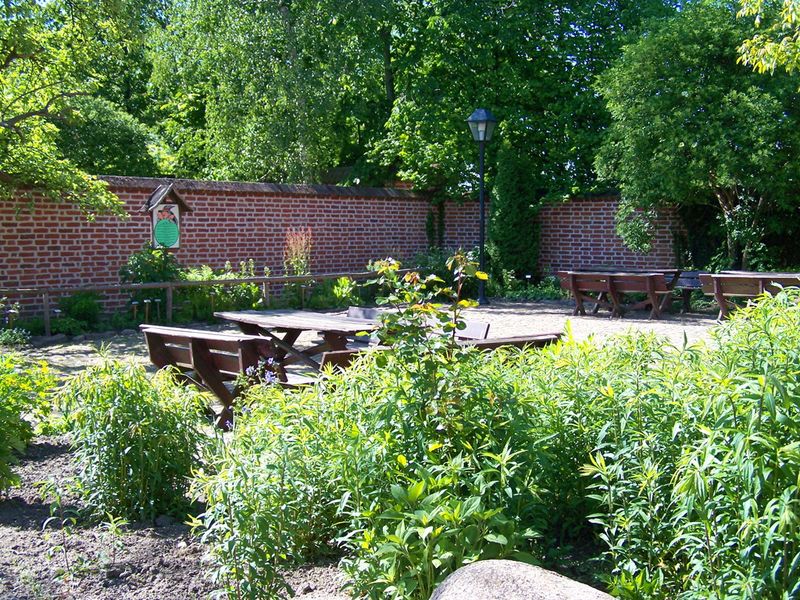 Kräutergarten mit Sitzgelegenheiten | © mvp.de - JP