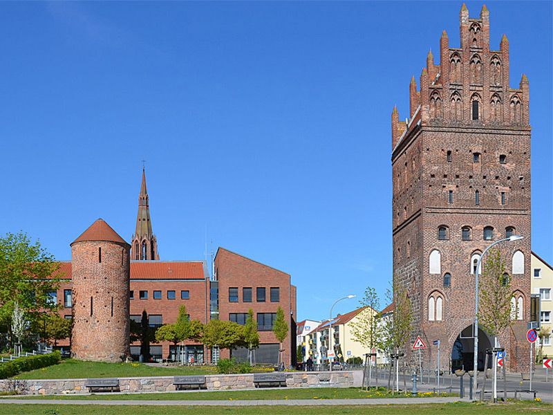 Luisenplatz mit Pulverturm & Stadttor | © Hansestadt Demmin