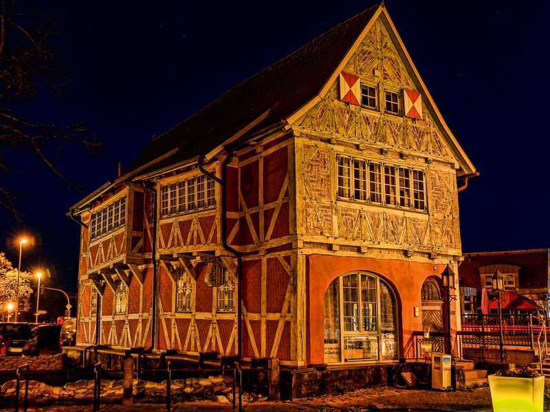 Altes Gewölbe bei Nacht | © Jörg Pfand - stock.adobe.com