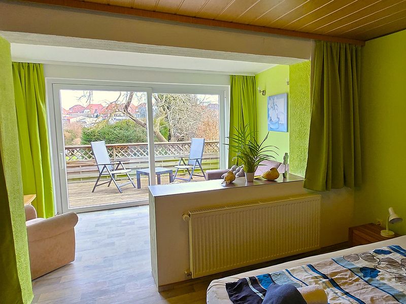 Zimmer mit Sitzecke & Terrasse