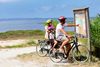tolle Radwanderunge entlag der Seen, durch die schöne Landschaft. Auch bestens für Familien geeignet. | © goodluz - stock.adobe.com
