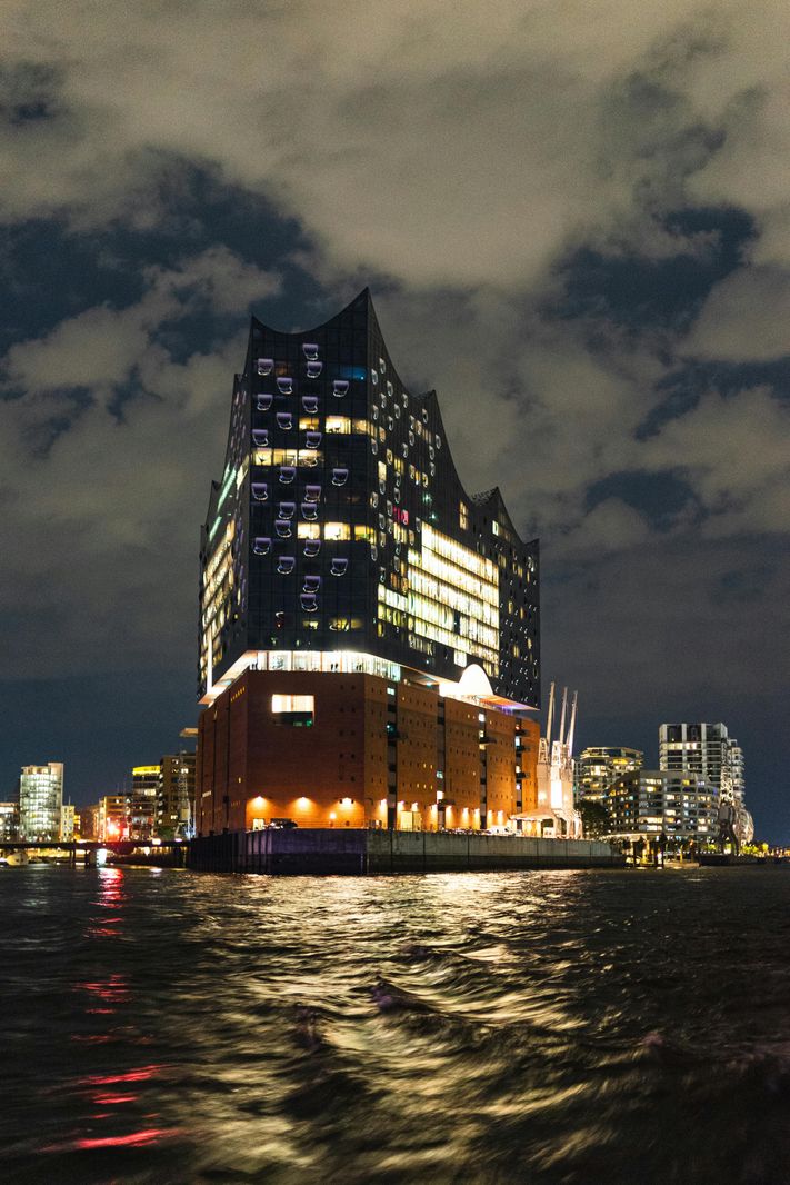 Elbphilharmonie bei Nacht | © Nici Gottstein