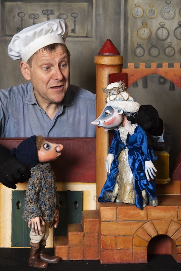 Moussong Theater mit Figuren