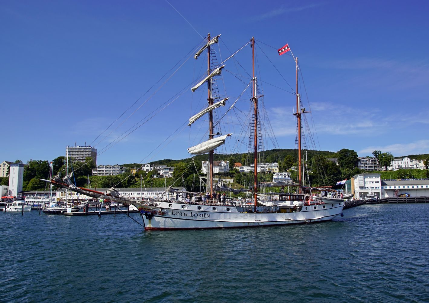 Segelschiff Loth Lorien im Hafen Sassnitz | © brudertack69 -  stock.adobe.com