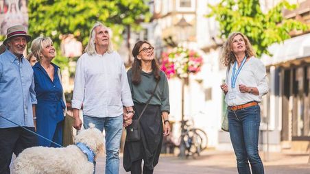 Tour 5 Uhr - Kostümstadtführung - "Mit Lady Chitchat on Tour"