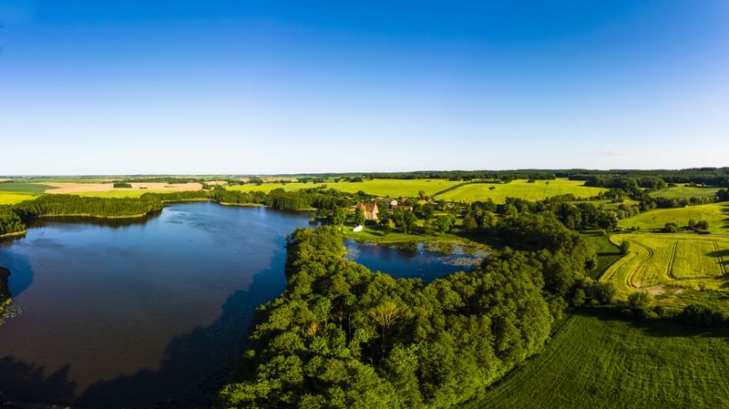 Schloss Ulrichshusen am Ulrichshuser See